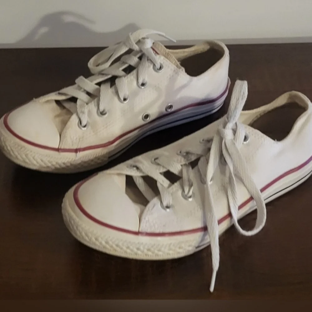 Converse youths shoes size 3